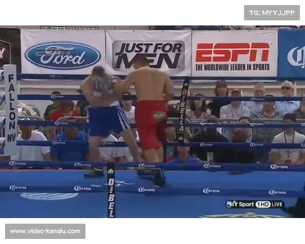 华云擂新秀赛康天赐与唐志鸿对决，成中国搏击新生力量试金石。