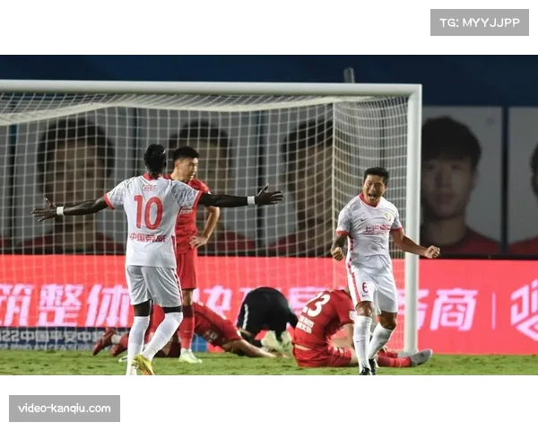 【2026年4月中超联赛·赛后·复盘战术复盘：解析上海海港如何通过两边路宽度调度，击穿对手密集防守